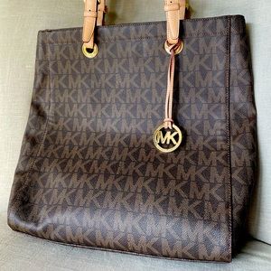 Michael Kors Handbag- Great condition, barely used